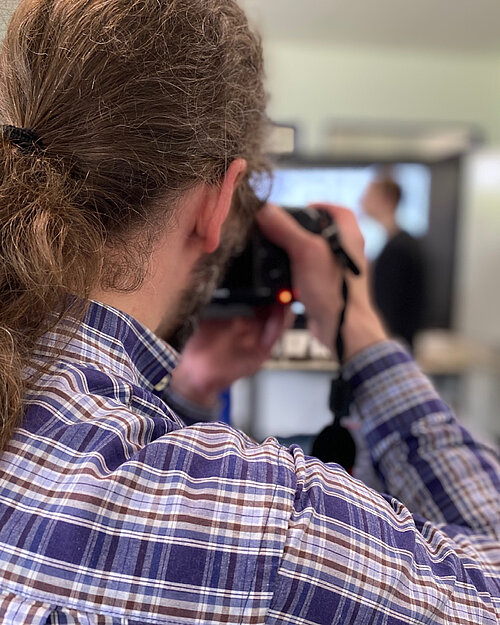 Klappe zu, Kamera läuft! Wir hatten Besuch von einem Filmteam und haben den Tag... Klappe zu, Kamera läuft! Wir hatten Besuch von einem Filmteam und haben den Tag...